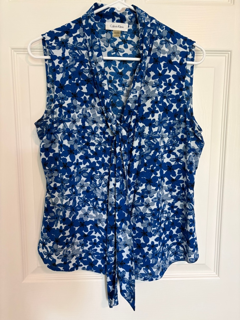 Calvin Klein Blue Floral Tie-Neck Sleeveless blouse